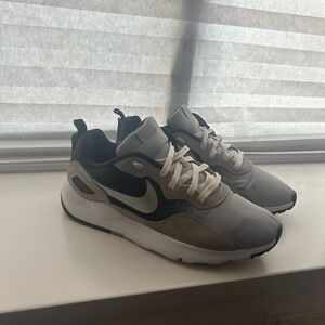 Nike Sneakers Gray/Black/White Size Women’s 12/Mens 10.5